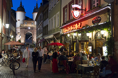 Steingasse bei Nacht